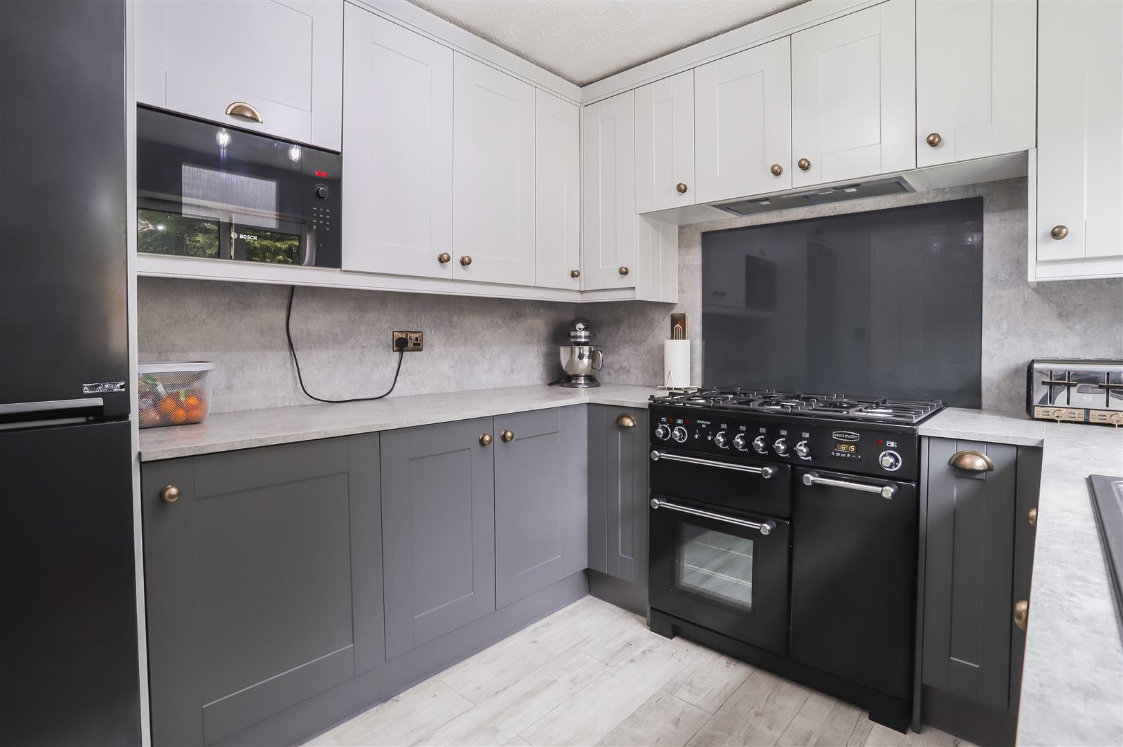 3 Bed Mid Terrace House For Sale - Main Image